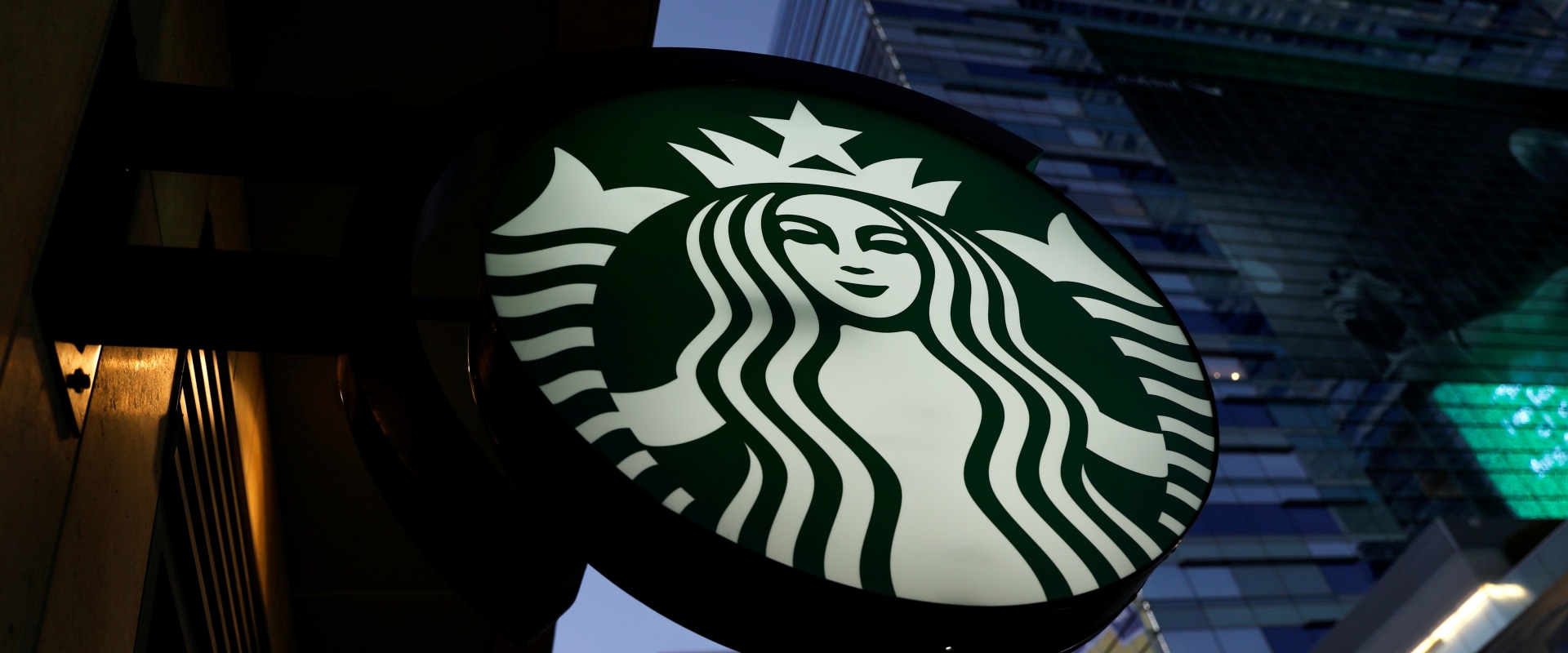 How Many Starbucks Stores Have Closed in Los Angeles?